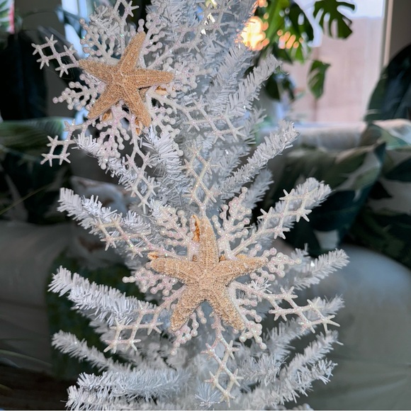 NEW! Starfish Snowflake Christmas Tree Ornament - Picture 1 of 6